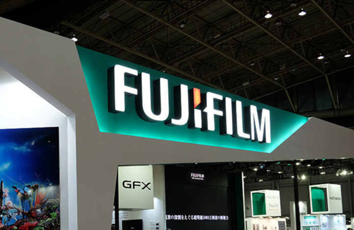 富士フイルム、シリーズ最軽量のコンパクトAPS-Cミラーレス「FUJIFILM X-M5」