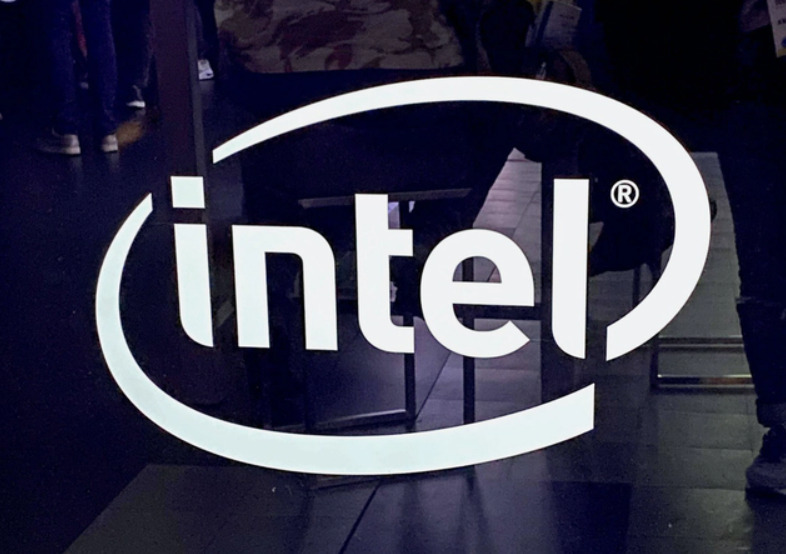 Intel tops Q3 EPS, revenue estimates