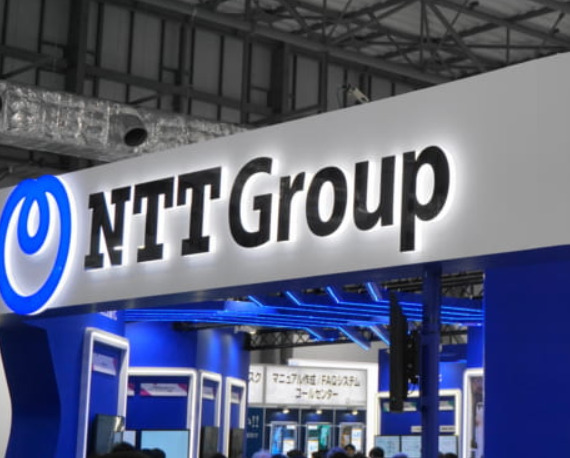 NTTと三菱電機がロボットアームの持続的な遠隔操作を実証、力触覚情報も伝達